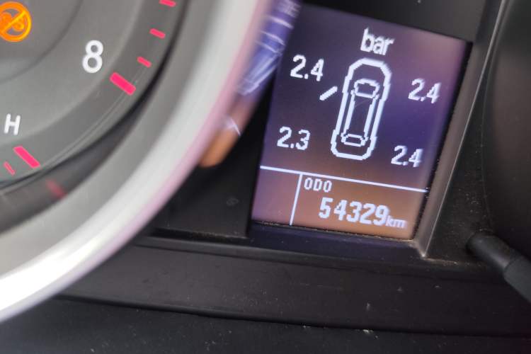 Used Haval M6 2017 1.5T Manual Two-Wheel Drive Elite Model Odometer Close Up