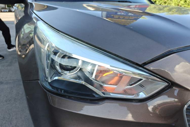 Used Haval M6 2017 1.5T Automatic Two-Wheel Drive Elite Model Right Front Headlight