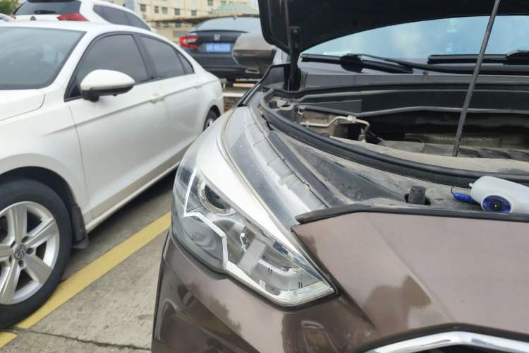 Used Haval M6 2017 1.5T Manual Two-Wheel Drive Elite Model Right Front Headlight