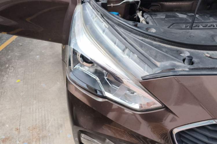Used Haval M6 2017 1.5T Automatic Two-Wheel Drive Elite Model Right Front Headlight