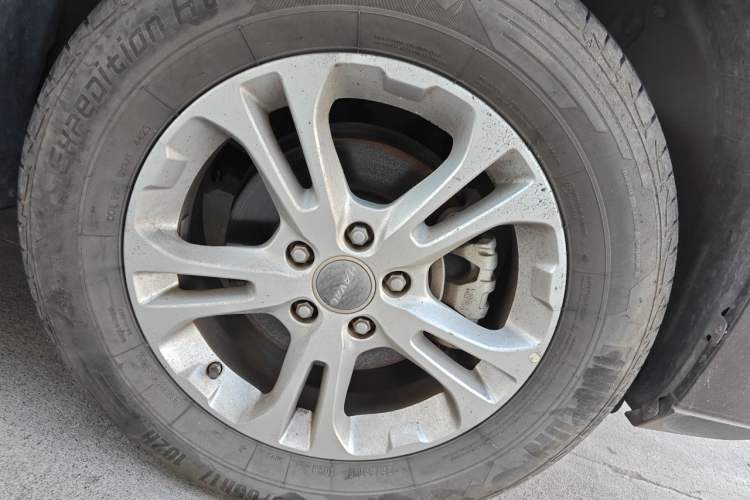 Used Haval M6 2017 1.5T Automatic Two-Wheel Drive Elite Model Right Front Wheel Hub