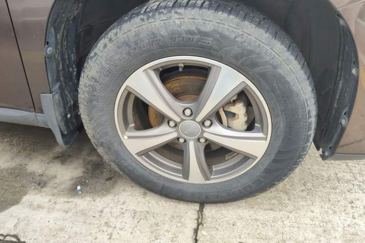 Used Haval M6 2017 1.5T Manual Two-Wheel Drive Elite Model Right Front Wheel Hub