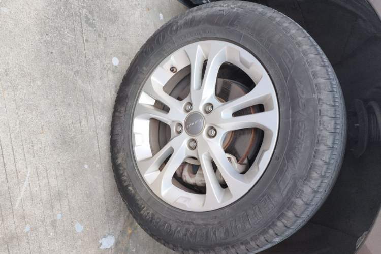 Used Haval M6 2017 1.5T Automatic Two-Wheel Drive Elite Model Right Front Wheel Hub
