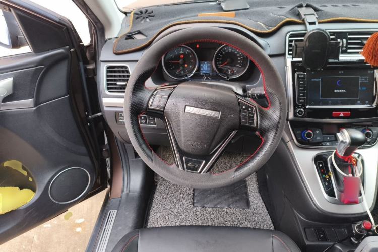 Used Haval M6 2017 1.5T Automatic Two-Wheel Drive Elite Model Steering Wheel