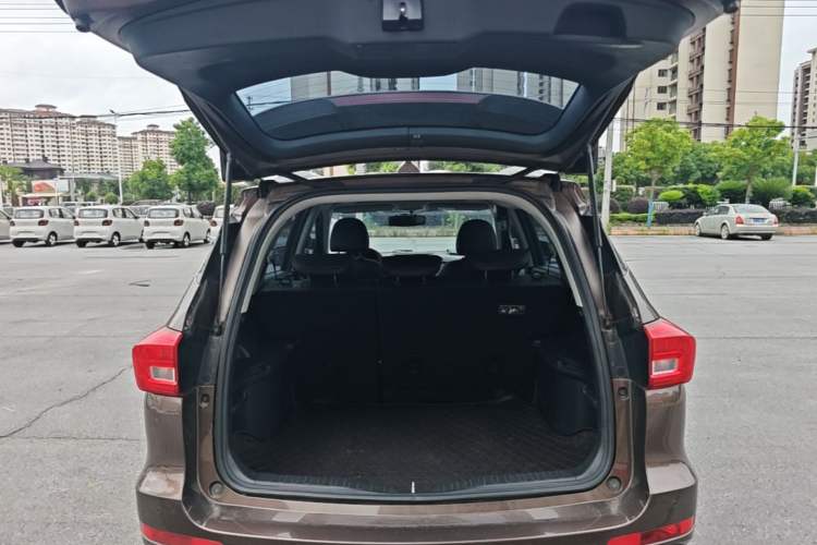 Used Haval M6 2017 1.5T Automatic Two-Wheel Drive Elite Model Trunk