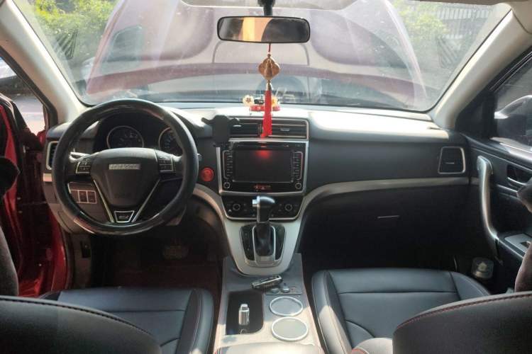 Used Haval M6 2017 1.5T Automatic Two-Wheel Drive Elite Model Center Console