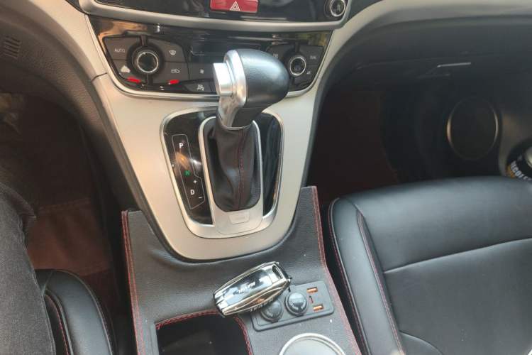 Used Haval M6 2017 1.5T Automatic Two-Wheel Drive Elite Model Gear Lever