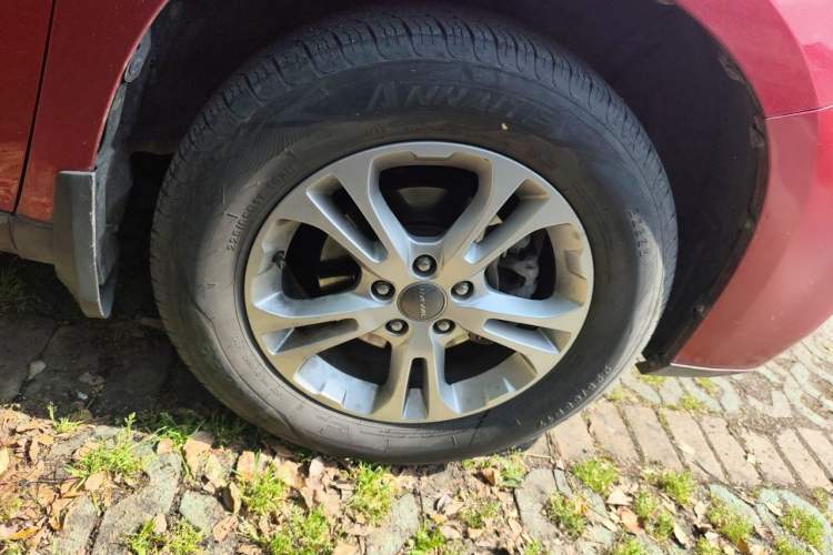 Used Haval M6 2017 1.5T Automatic Two-Wheel Drive Elite Model Right Front Wheel Hub