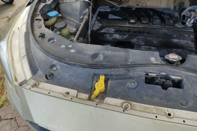 Used Haval M6 2017 1.5T Manual Two-Wheel Drive Elite Model Engine Bay Right