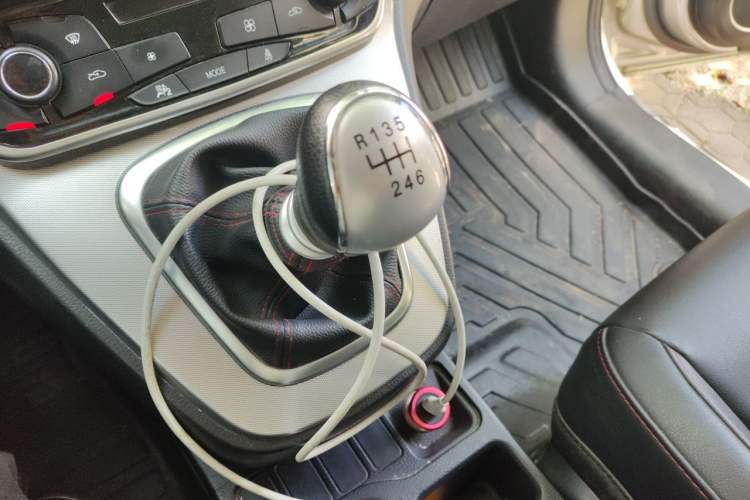Used Haval M6 2017 1.5T Manual Two-Wheel Drive Elite Model Gear Lever