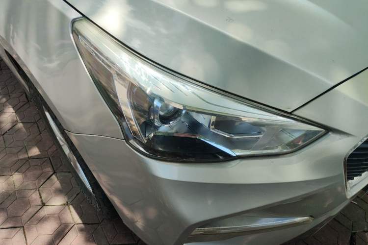 Used Haval M6 2017 1.5T Manual Two-Wheel Drive Elite Model Right Front Headlight