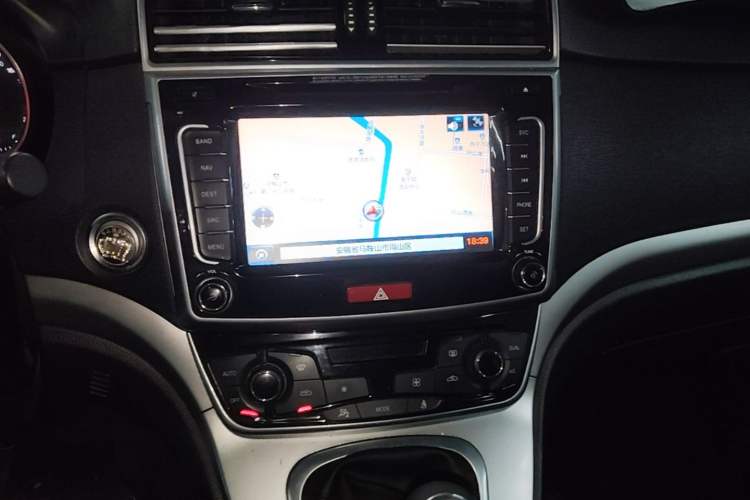 Used Haval M6 2017 1.5T Manual Two-Wheel Drive Elite Model Audio And AC Panel