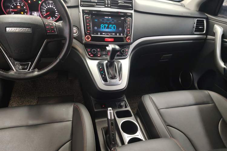 Used Haval M6 2017 1.5T Automatic Two-Wheel Drive Elite Model Audio And AC Panel