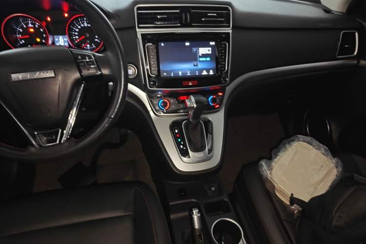 Used Haval M6 2017 1.5T Automatic Two-Wheel Drive Elite Model Audio And AC Panel