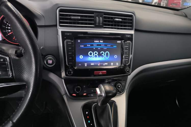 Used Haval M6 2017 1.5T Automatic Two-Wheel Drive Elite Model Audio And AC Panel