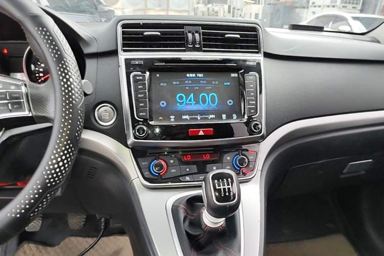 Used Haval M6 2017 1.5T Manual Two-Wheel Drive Elite Model Audio And AC Panel