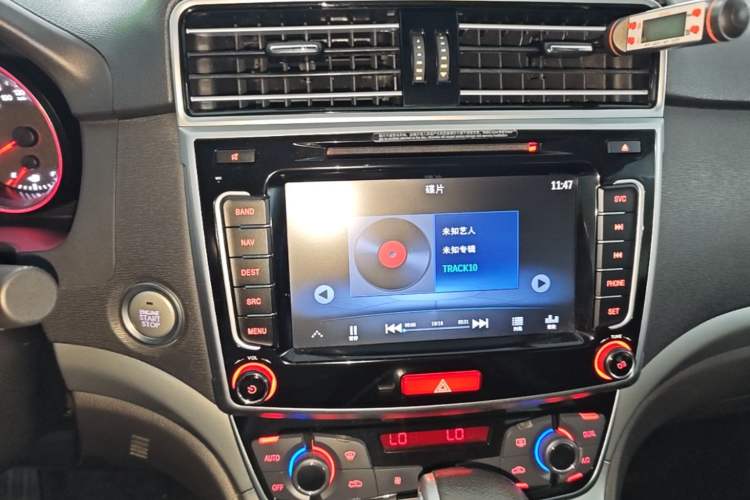Used Haval M6 2017 1.5T Automatic Two-Wheel Drive Prestige Model Audio And AC Panel