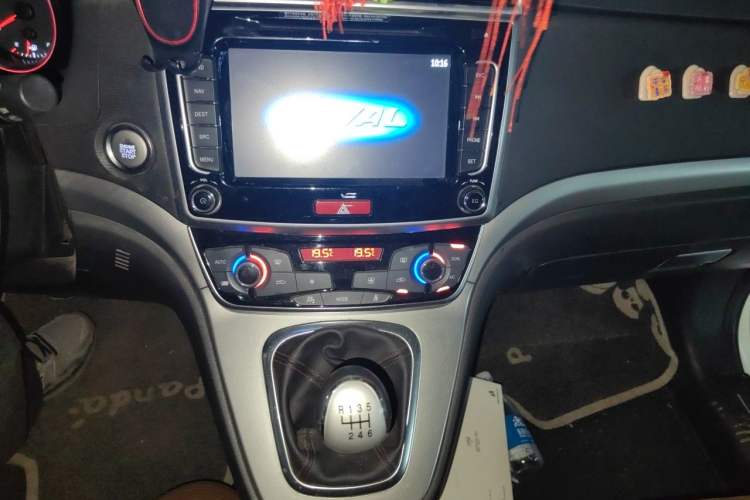 Used Haval M6 2017 1.5T Manual Two-Wheel Drive Elite Model Audio And AC Panel
