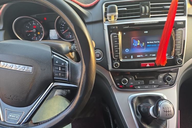 Used Haval M6 2017 1.5T Manual Two-Wheel Drive Elite Model Audio And AC Panel