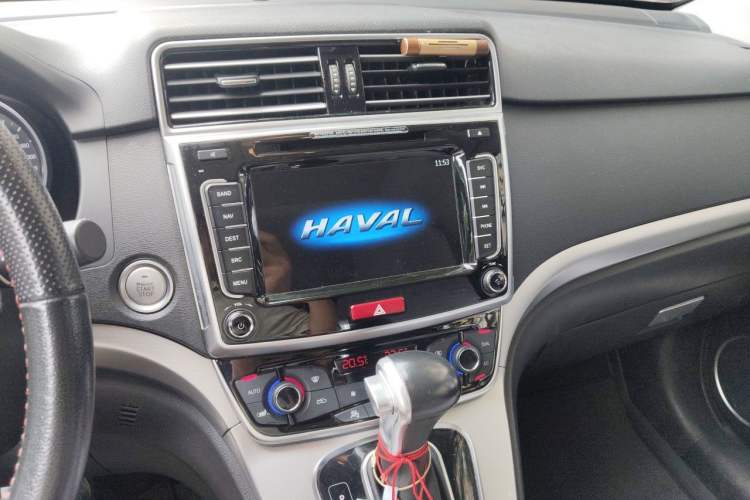 Used Haval M6 2017 1.5T Automatic Two-Wheel Drive Prestige Model Audio And AC Panel