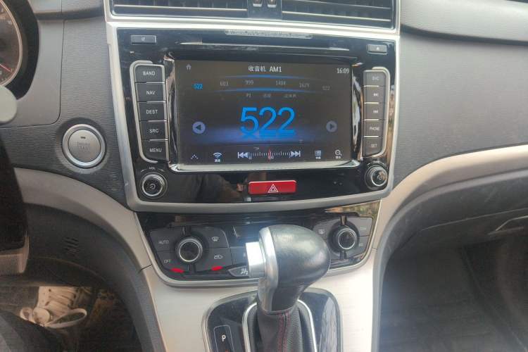 Used Haval M6 2017 1.5T Automatic Two-Wheel Drive Elite Model Audio And AC Panel