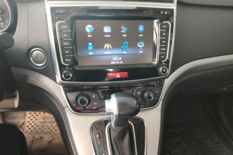 Used Haval M6 2017 1.5T Automatic Two-Wheel Drive Elite Model Audio And AC Panel