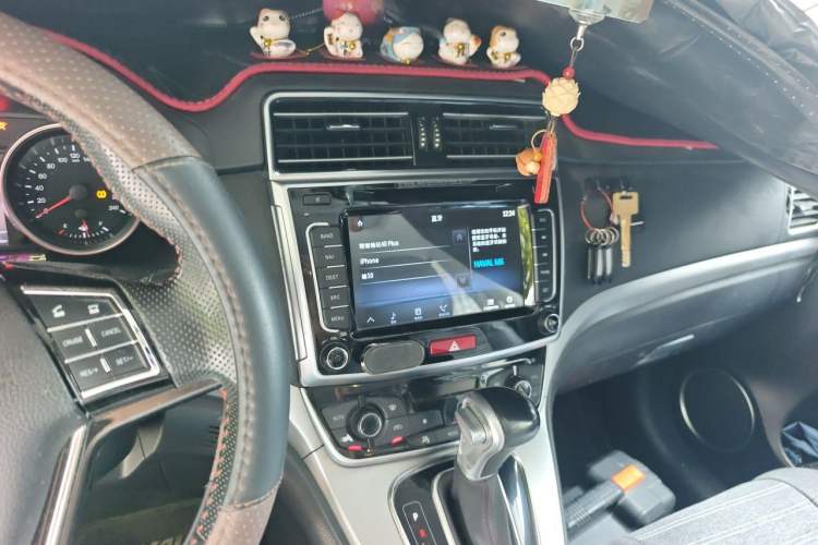 Used Haval M6 2017 1.5T Automatic Two-Wheel Drive Prestige Model Audio And AC Panel