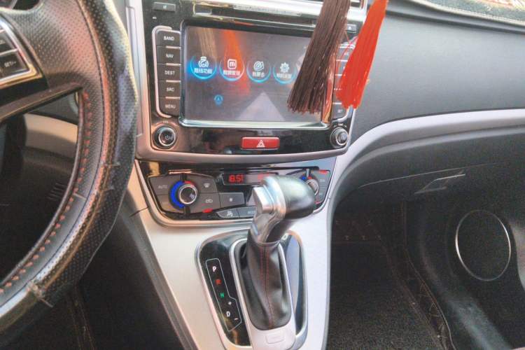 Used Haval M6 2017 1.5T Automatic Two-Wheel Drive Elite Model Audio And AC Panel