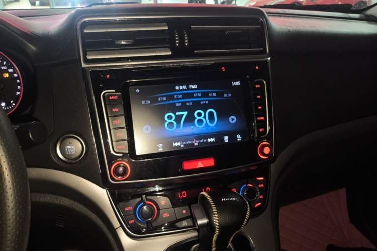 Used Haval M6 2017 1.5T Automatic Two-Wheel Drive Elite Model Audio And AC Panel