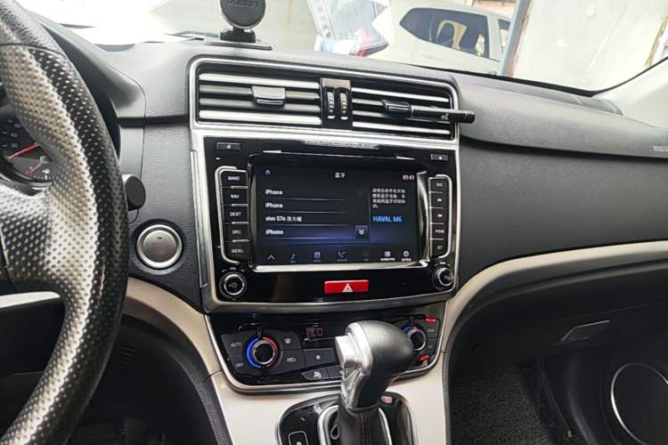 Used Haval M6 2017 1.5T Automatic Two-Wheel Drive Urban Model Audio And AC Panel