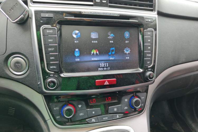 Used Haval M6 2017 1.5T Manual Two-Wheel Drive Elite Model Audio And AC Panel