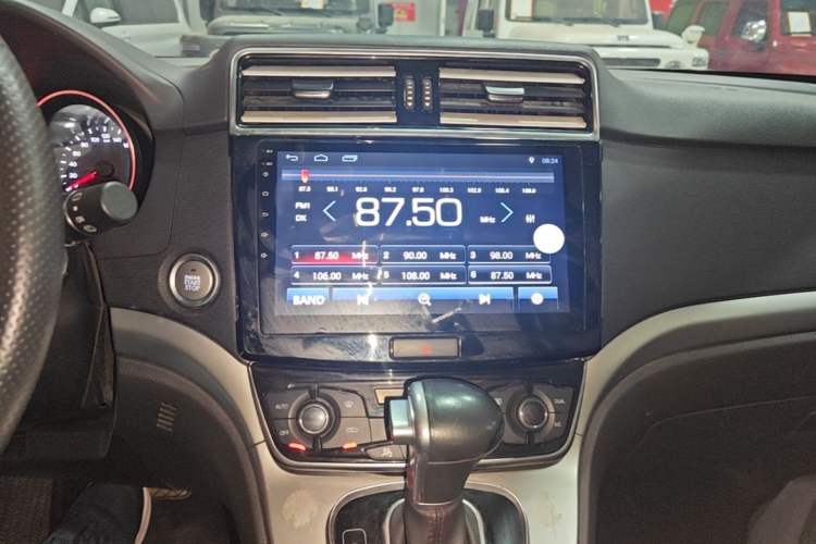Used Haval M6 2017 1.5T Automatic Two-Wheel Drive Urban Model Audio And AC Panel
