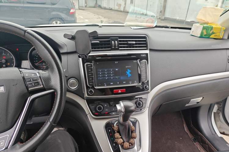 Used Haval M6 2017 1.5T Automatic Two-Wheel Drive Prestige Model Audio And AC Panel