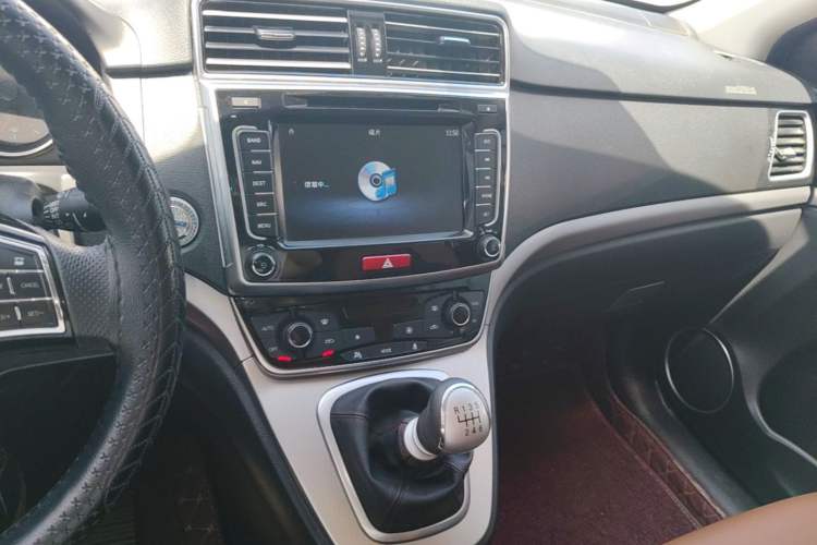 Used Haval M6 2017 1.5T Manual Two-Wheel Drive Elite Model Audio And AC Panel