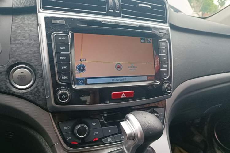 Used Haval M6 2017 1.5T Automatic Two-Wheel Drive Prestige Model Audio And AC Panel