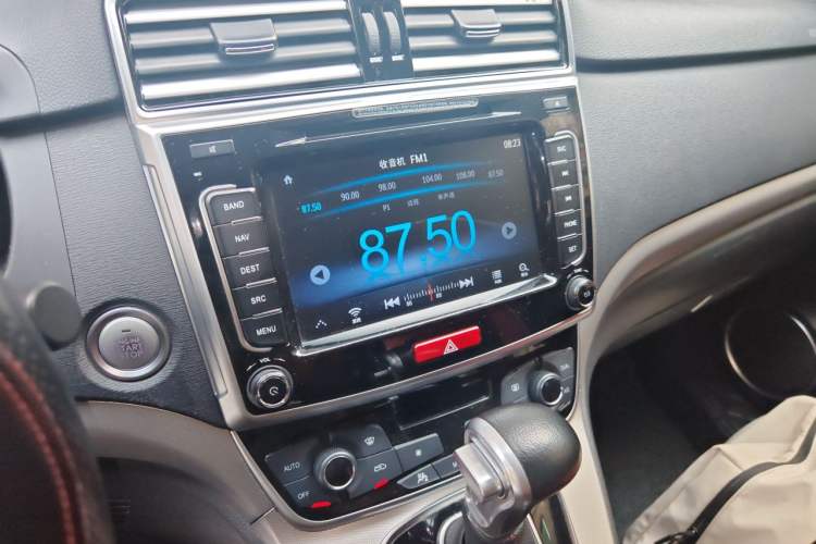 Used Haval M6 2017 1.5T Automatic Two-Wheel Drive Elite Model Audio And AC Panel
