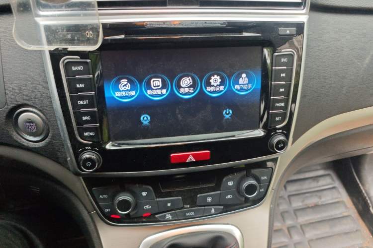 Used Haval M6 2017 1.5T Manual Two-Wheel Drive Elite Model Audio And AC Panel