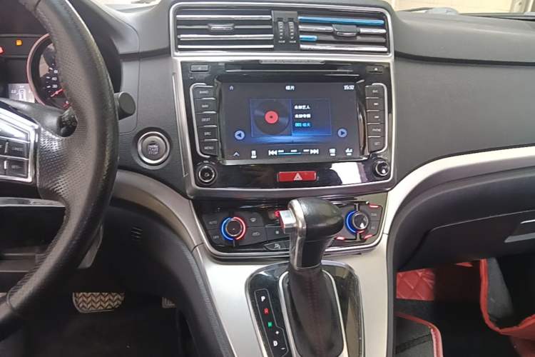 Used Haval M6 2017 1.5T Automatic Two-Wheel Drive Elite Model Audio And AC Panel