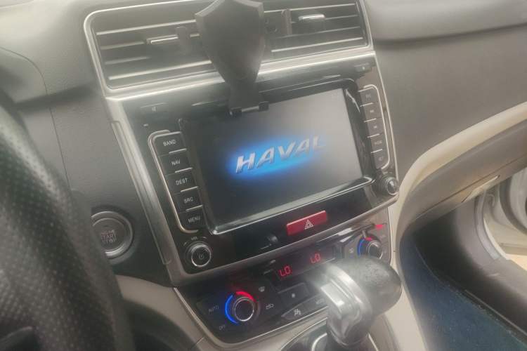 Used Haval M6 2017 1.5T Automatic Two-Wheel Drive Elite Model Audio And AC Panel