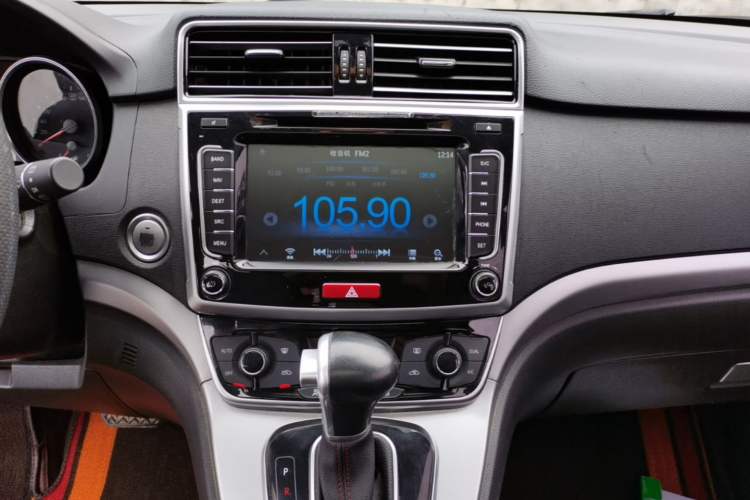 Used Haval M6 2017 1.5T Automatic Two-Wheel Drive Prestige Model Audio And AC Panel