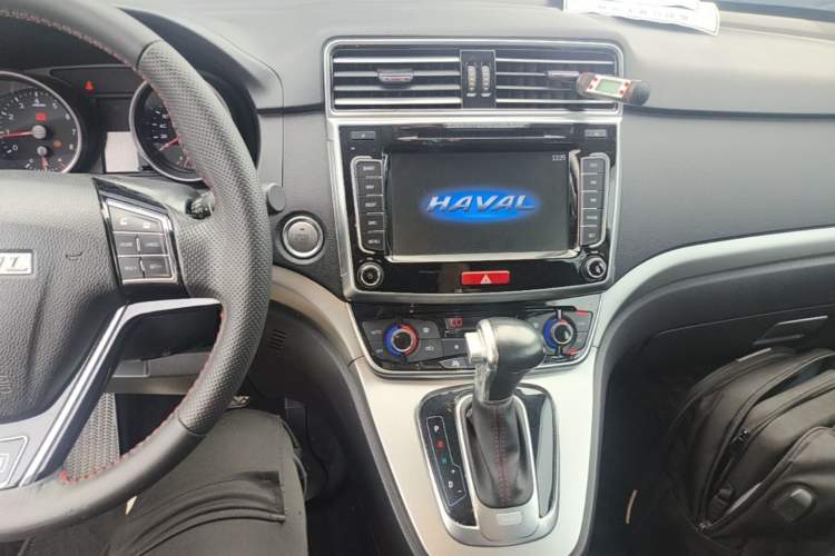 Used Haval M6 2017 1.5T Automatic Two-Wheel Drive Prestige Model Audio And AC Panel