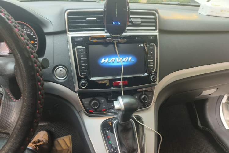 Used Haval M6 2017 1.5T Automatic Two-Wheel Drive Elite Model Audio And AC Panel