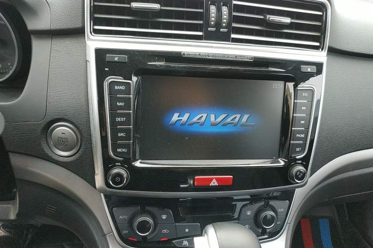 Used Haval M6 2017 1.5T Automatic Two-Wheel Drive Elite Model Audio And AC Panel