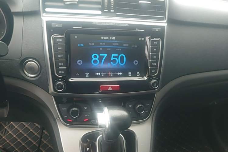 Used Haval M6 2017 1.5T Automatic Two-Wheel Drive Elite Model Audio And AC Panel