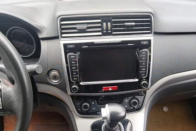 Used Haval M6 2017 1.5T Automatic Two-Wheel Drive Elite Model Audio And AC Panel
