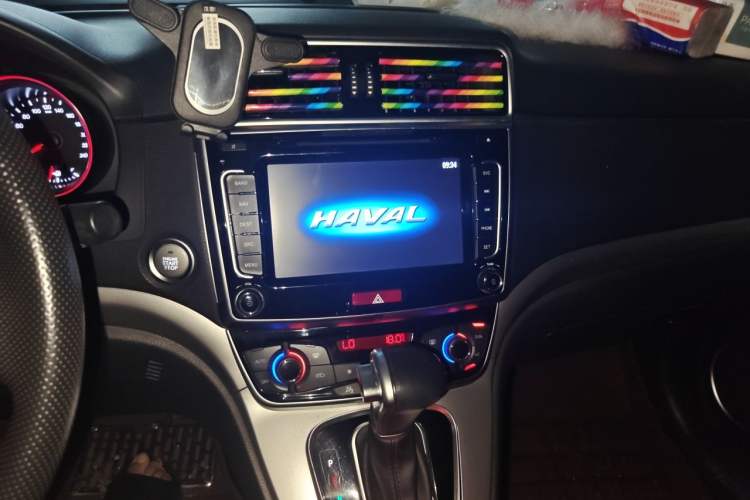 Used Haval M6 2017 1.5T Automatic Two-Wheel Drive Elite Model Audio And AC Panel
