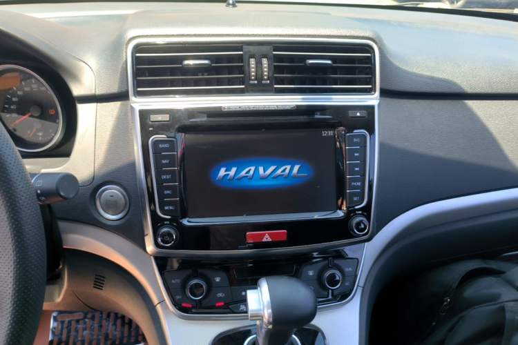 Used Haval M6 2017 1.5T Automatic Two-Wheel Drive Elite Model Audio And AC Panel
