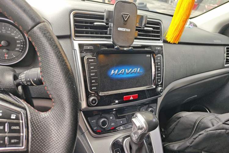 Used Haval M6 2017 1.5T Automatic Two-Wheel Drive Prestige Model Audio And AC Panel