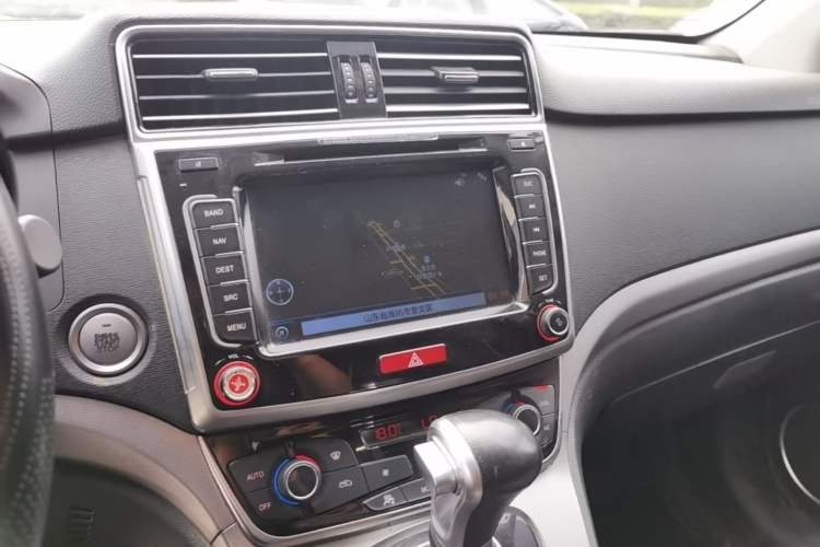 Used Haval M6 2017 1.5T Automatic Two-Wheel Drive Elite Model Audio And AC Panel