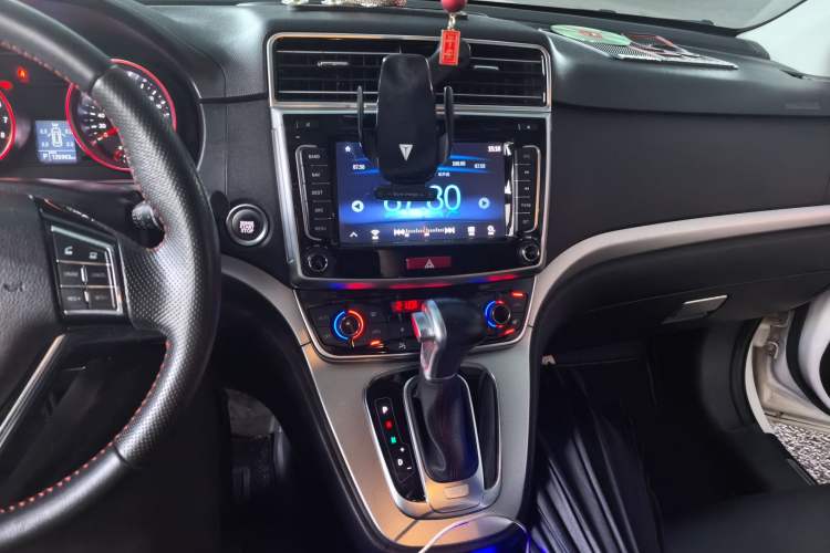 Used Haval M6 2017 1.5T Automatic Two-Wheel Drive Elite Model Audio And AC Panel
